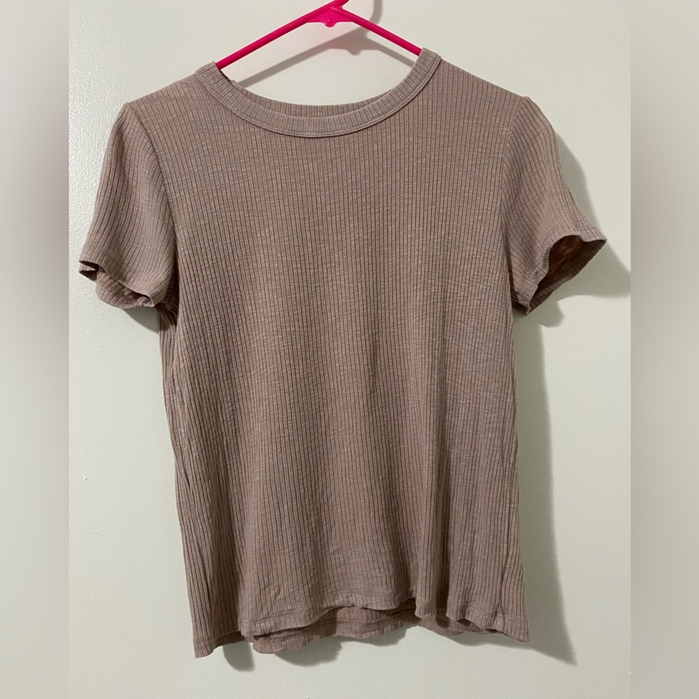 beige/pink aerie t shirt